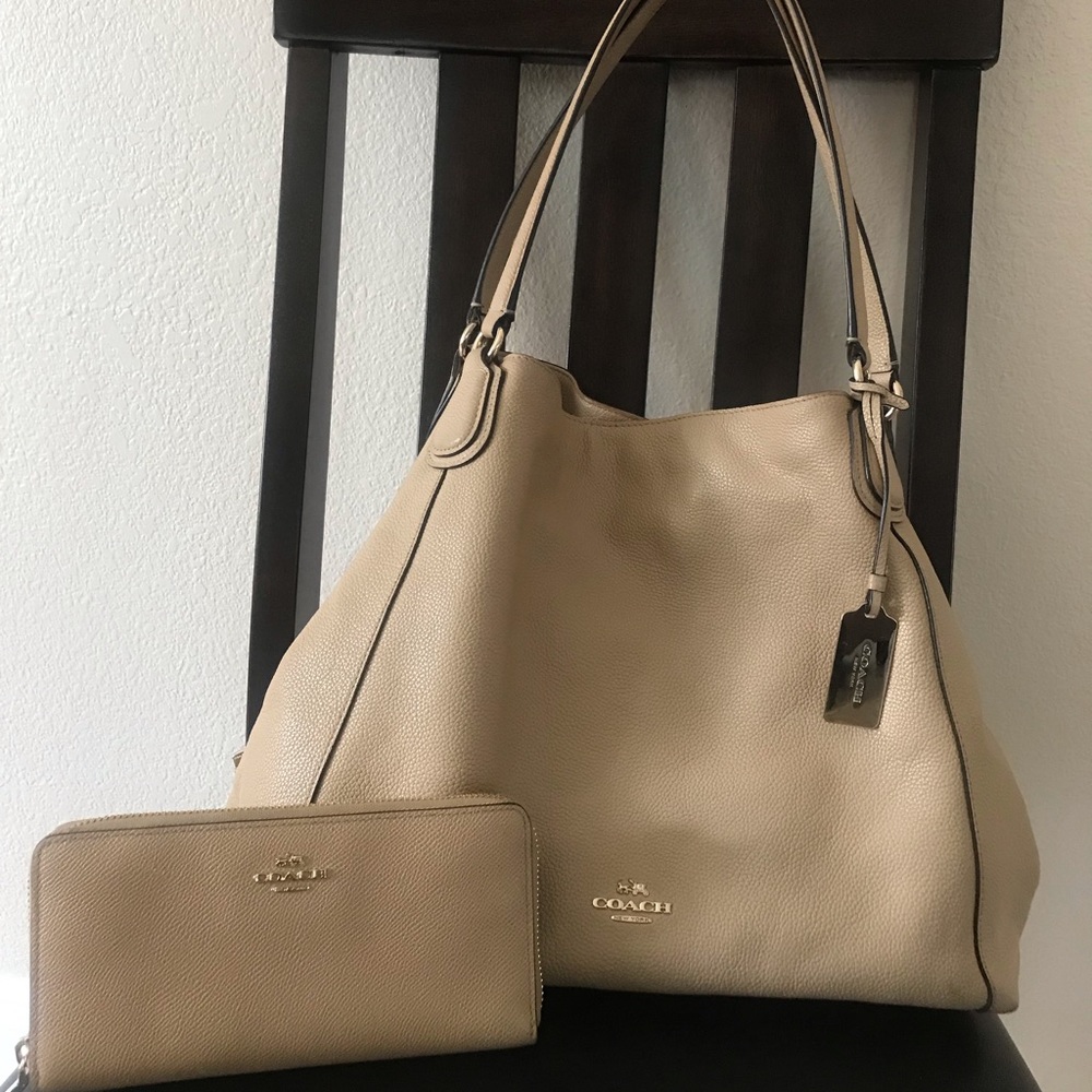 Coach hobo leather bag with matching wallet🤩